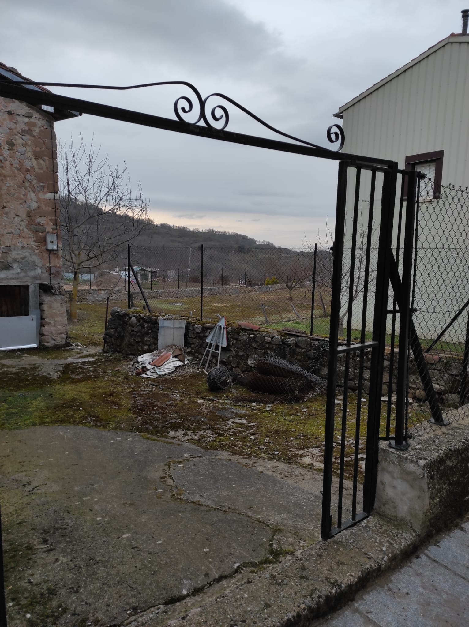 Imagen 0 de  TERRENO Y PAJAR EN VENTA EN CASTROVIEJO