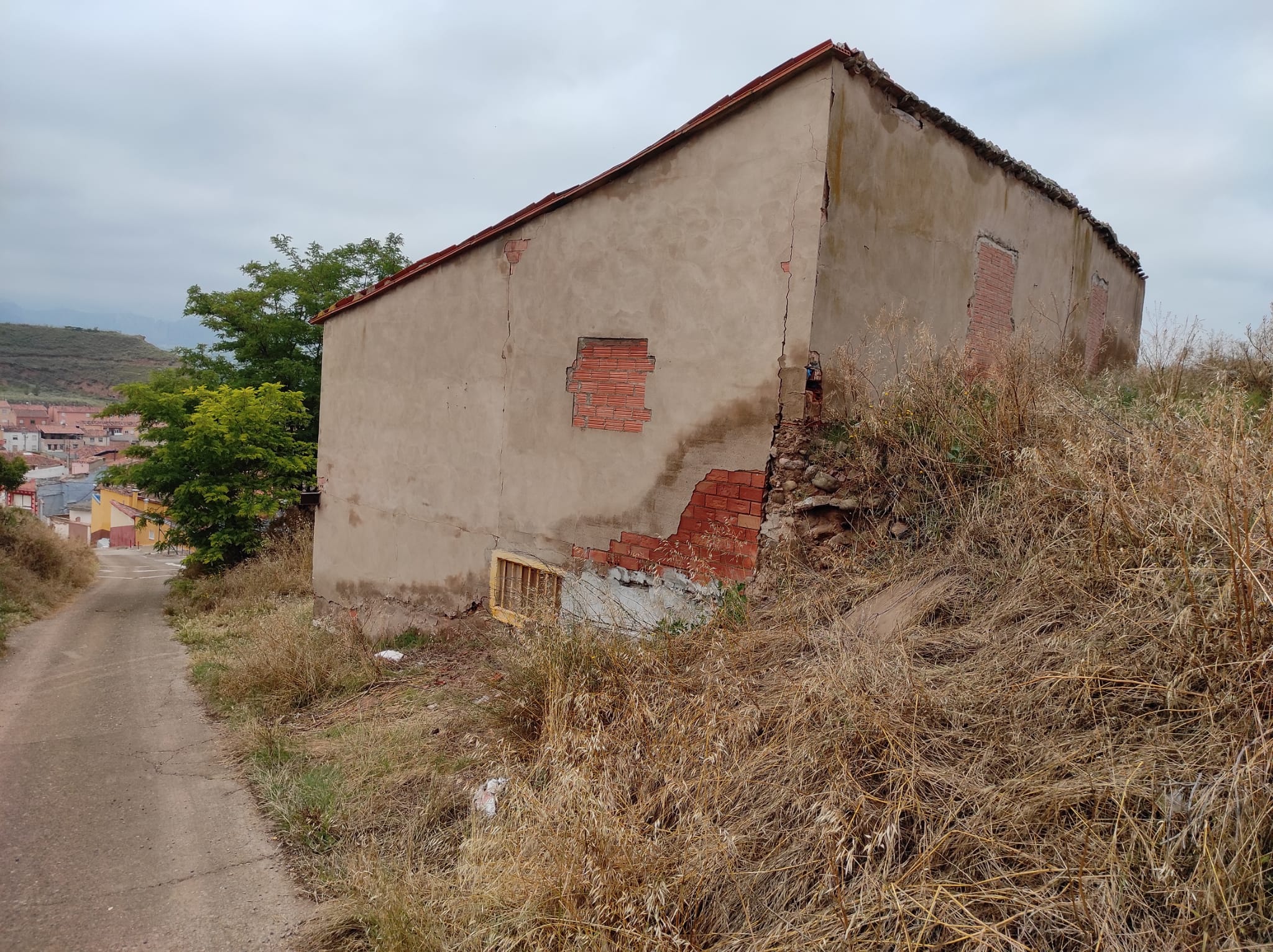 Imagen 3 de CASA + TERRENO RUSTICO EN ALBELDA DE IREGUA