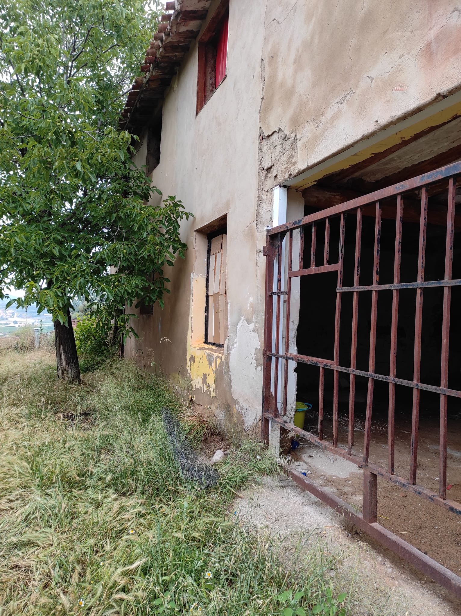 Imagen 1 de CASA + TERRENO RUSTICO EN ALBELDA DE IREGUA