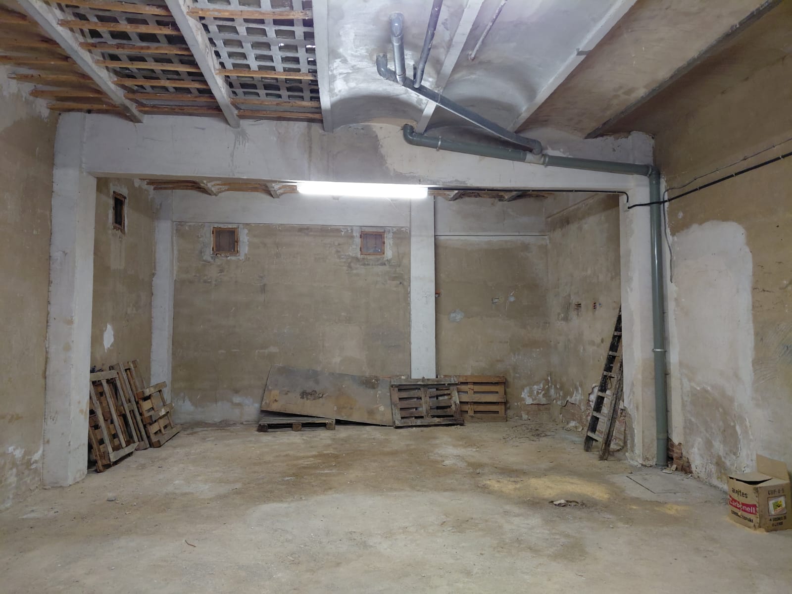 Imagen 2 de LOCAL EN ESCUELAS PIAS -OFERTON 