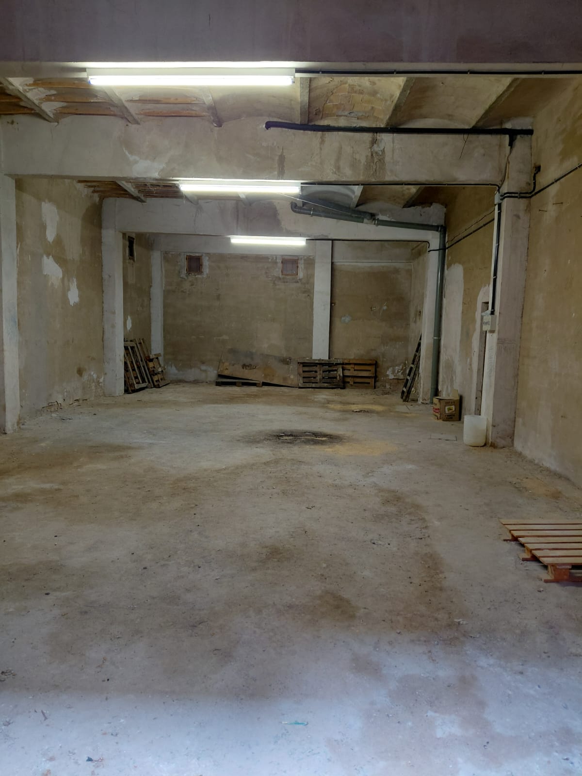 Imagen 3 de LOCAL EN ESCUELAS PIAS -OFERTON 